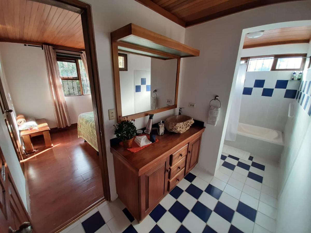Luna Inn B&B Ciudad Cariari Kültér fotó